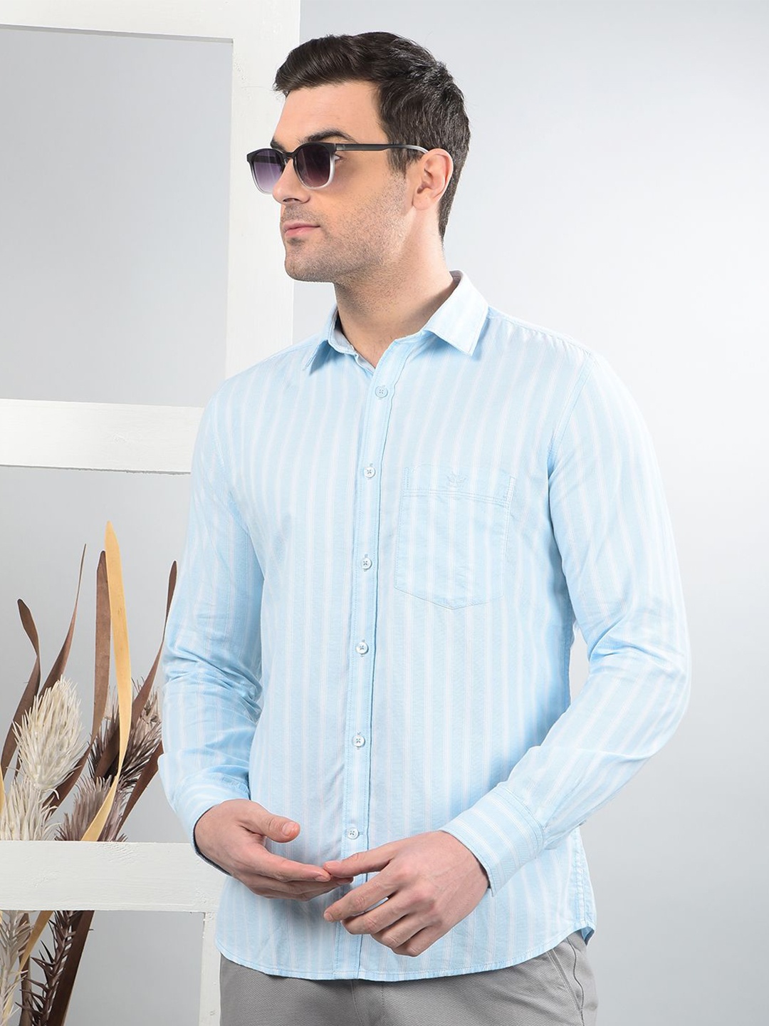

Crimsoune Club Men Classic Slim Fit Opaque Striped Casual Shirt, Blue