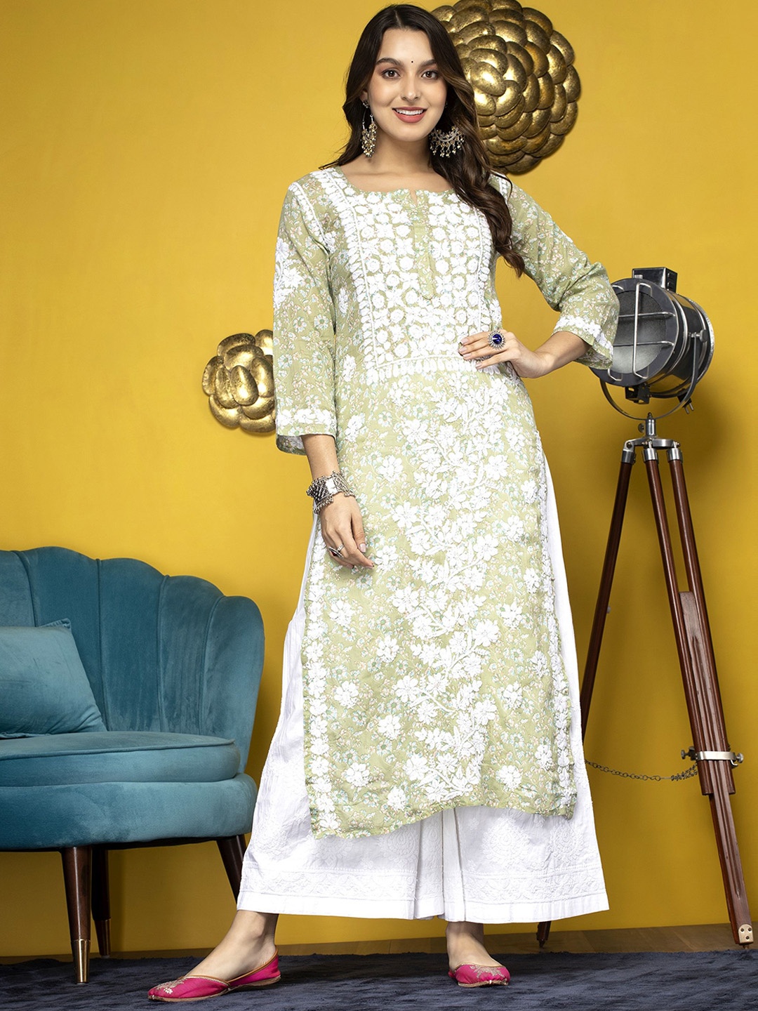 

PARAMOUNT CHIKAN Floral Printed Lucknowi Chikankari Notch Neck Straight Kurta, Green