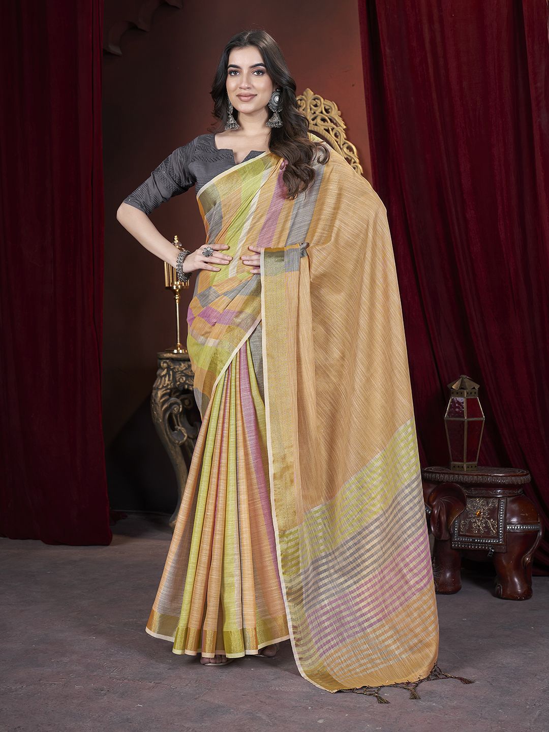 

Sangria Woven Design Saree With Blouse, Mustard