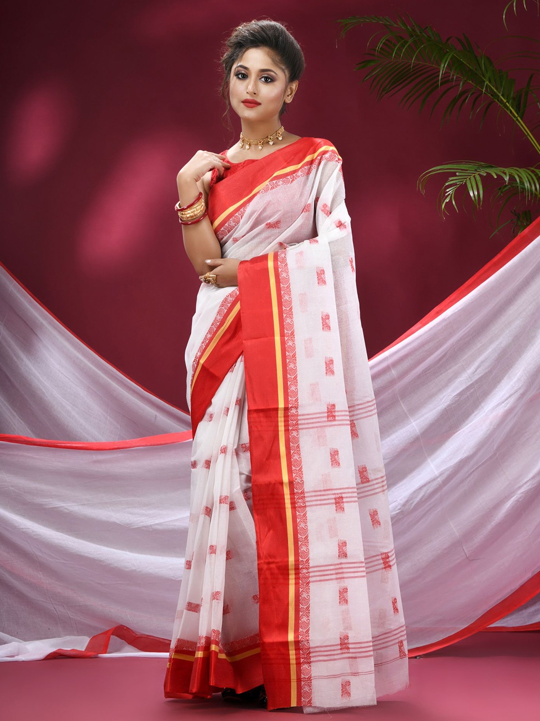 

TANTLOOM Woven Design Pure Cotton Saree, Off white