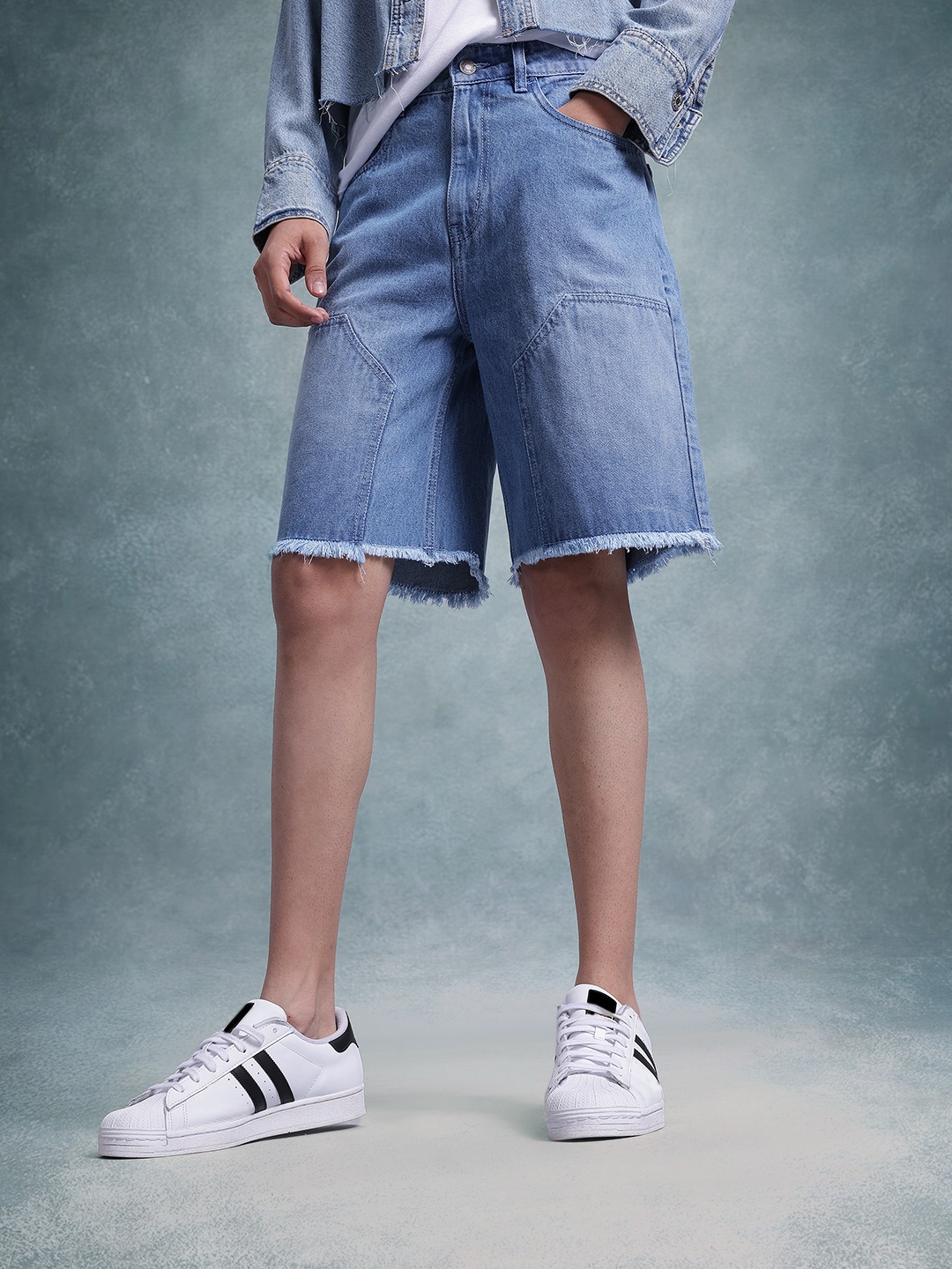 

The Roadster Life Co. Men Realxed Fit Denim Shorts, Blue