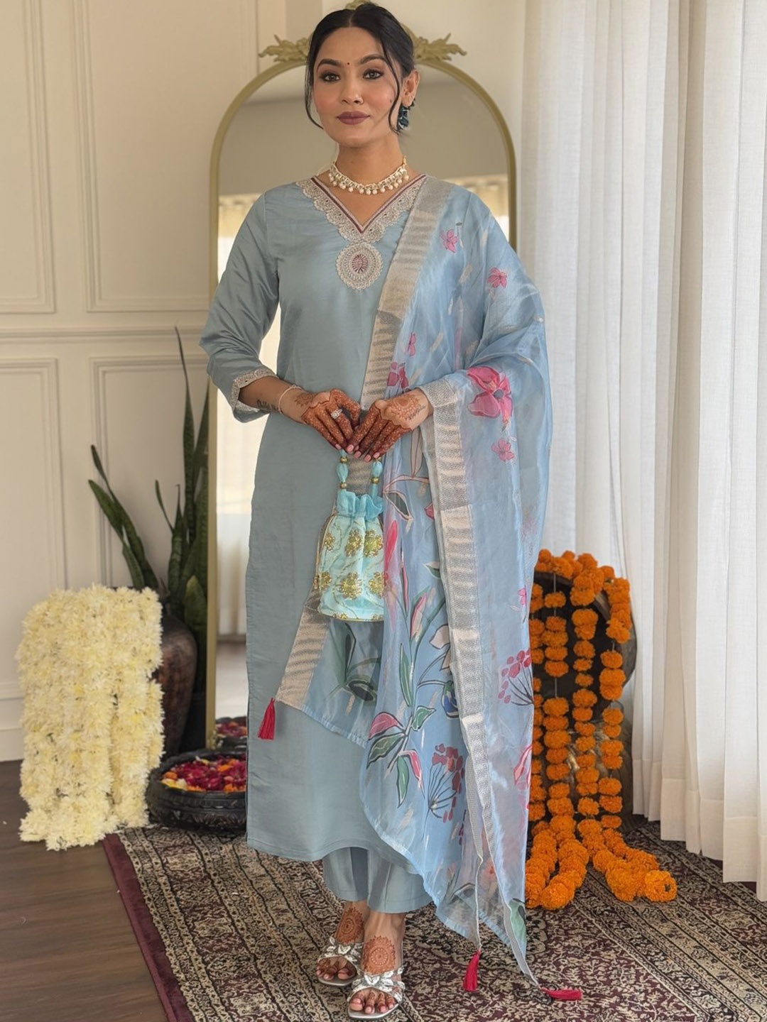 

DIVASTRI Floral Embroidered Straight Kurta with Trouser & Dupatta, Turquoise blue