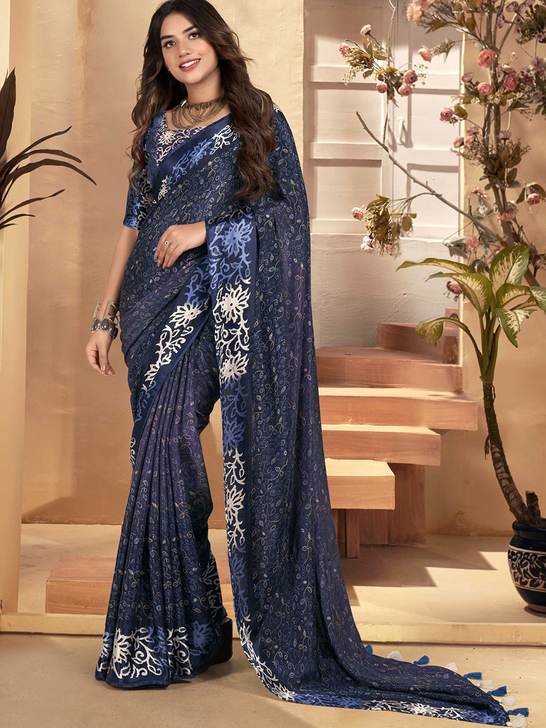 

DIVASTRI Floral Printed Saree, Navy blue