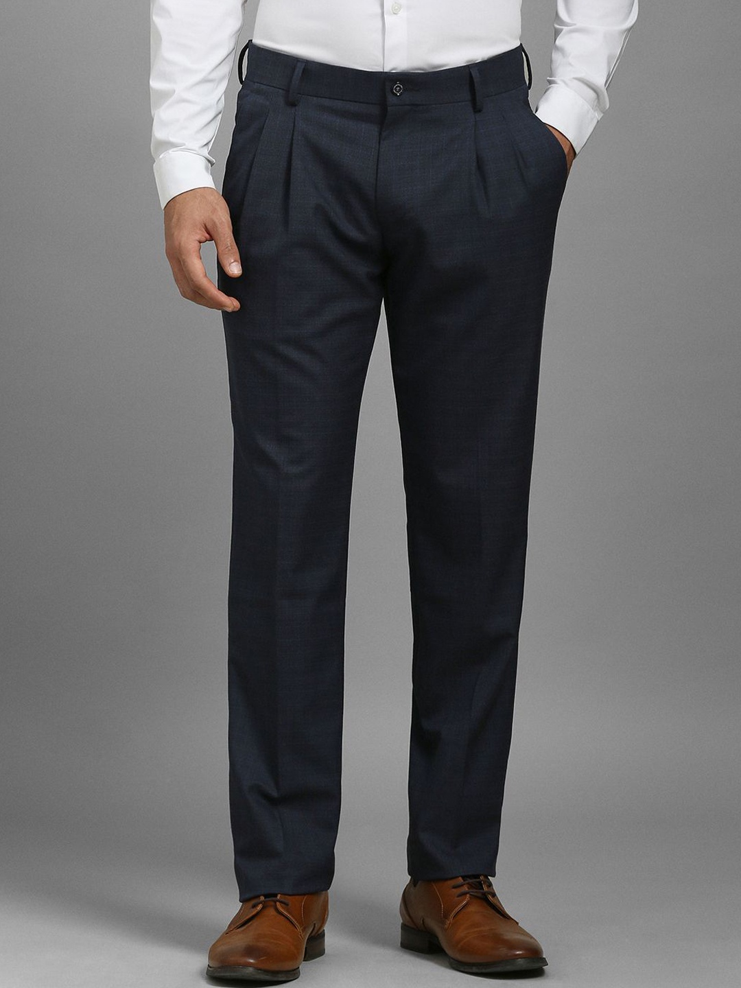 

Louis Philippe Men Checked Pleated Trousers, Navy blue