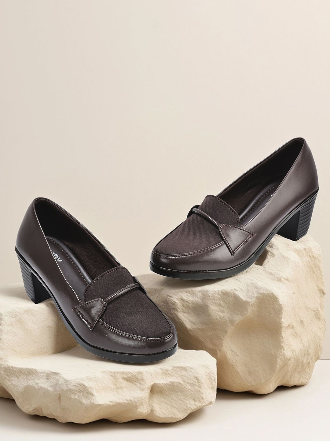

Cindy Women Round Toe Block Heel Pumps, Black