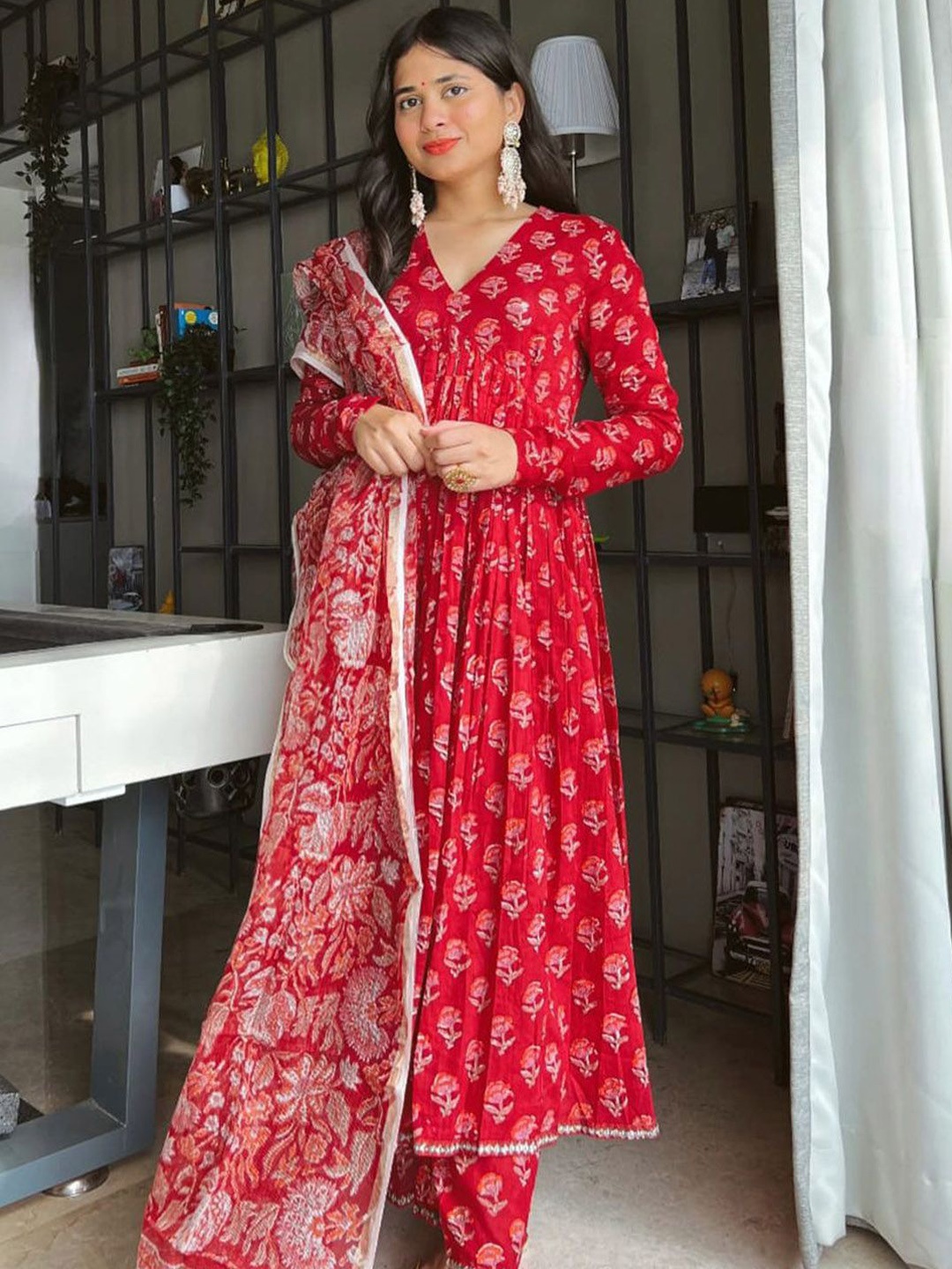 

DIVASTRI Floral Printed V-Neck Empire Pure Cotton Anarkali Kurta With Trousers & Dupatta, Red