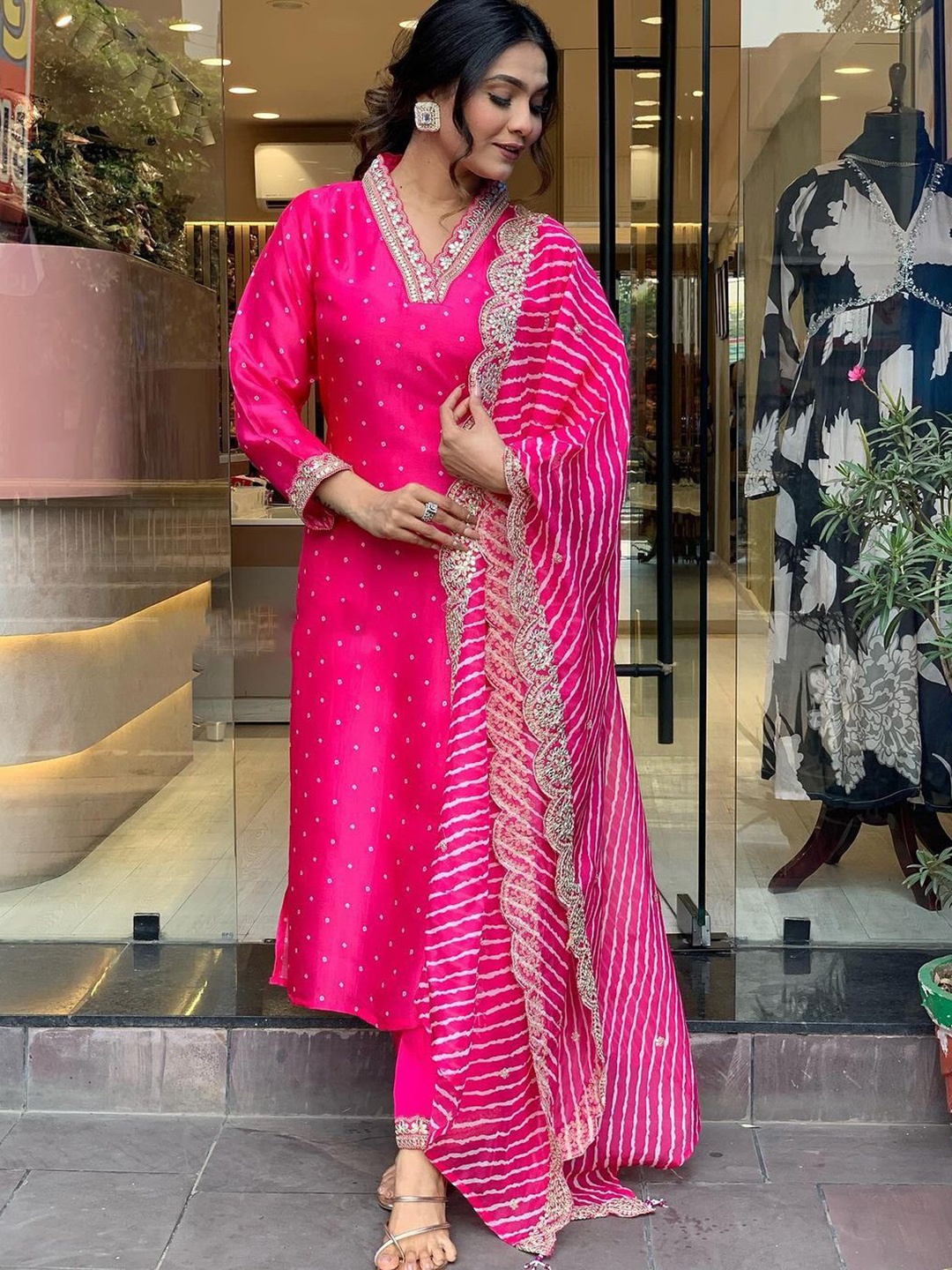 

NKV Bandhani Printed V-Neck Art Silk Sequinned Straight Kurta, Pink