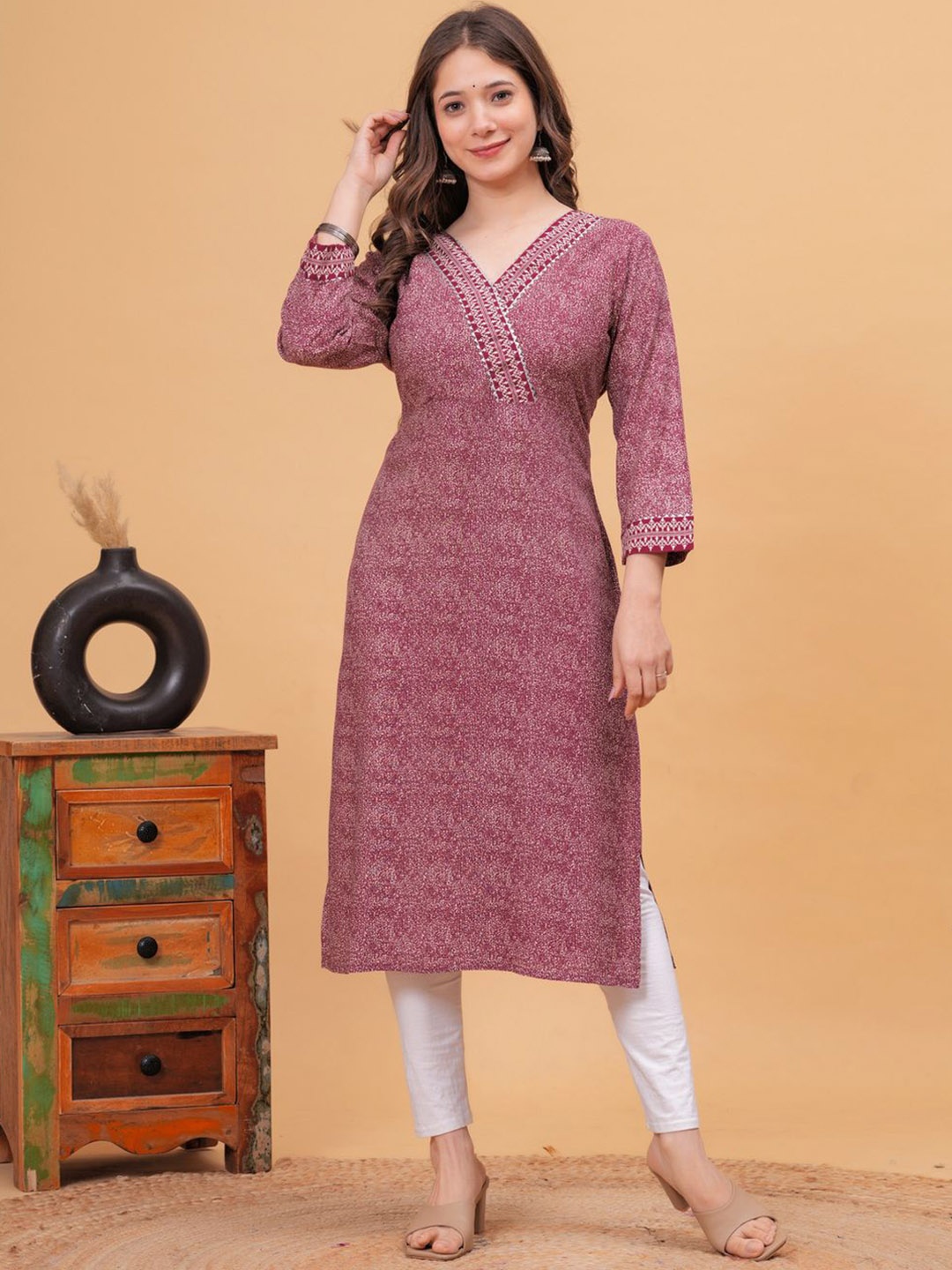 

DK FAB Women Ethnic Motifs Printed Asymmetric Kurta, Maroon