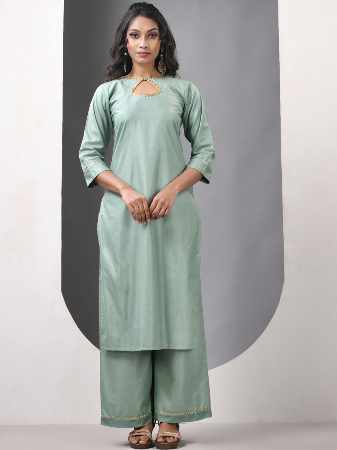 

Charukriti Gotta Patti Keyhole Neck Straight Kurta With Palazzos, Green