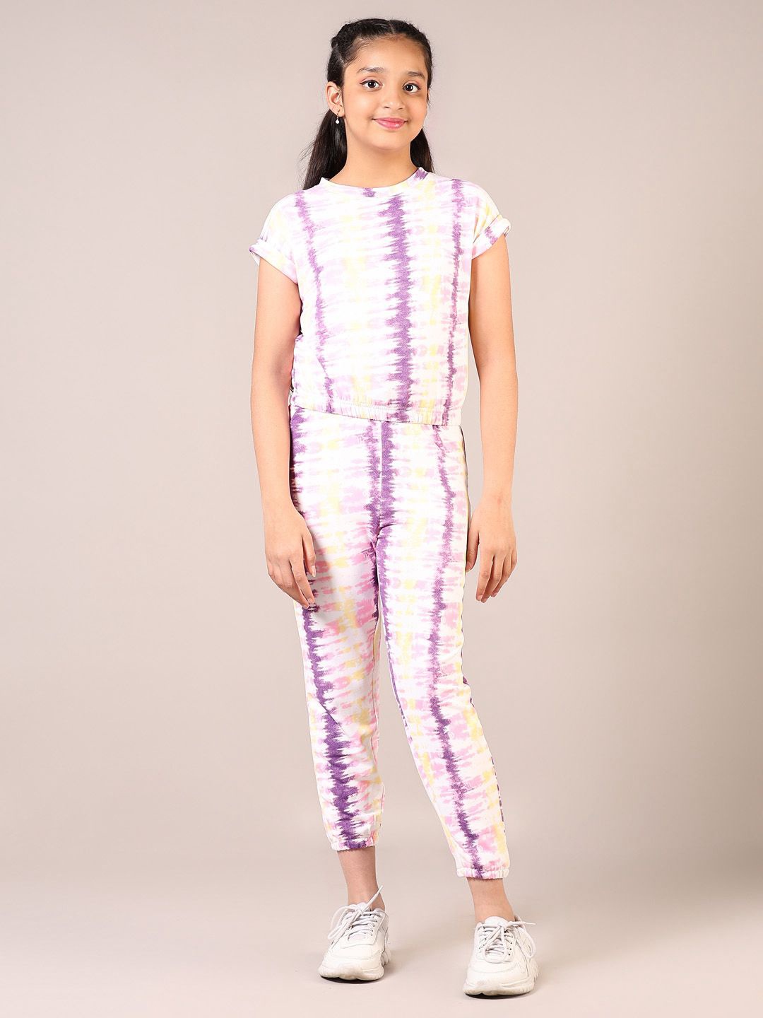 

V-Mart Girls Printed T-shirt with Trousers, White