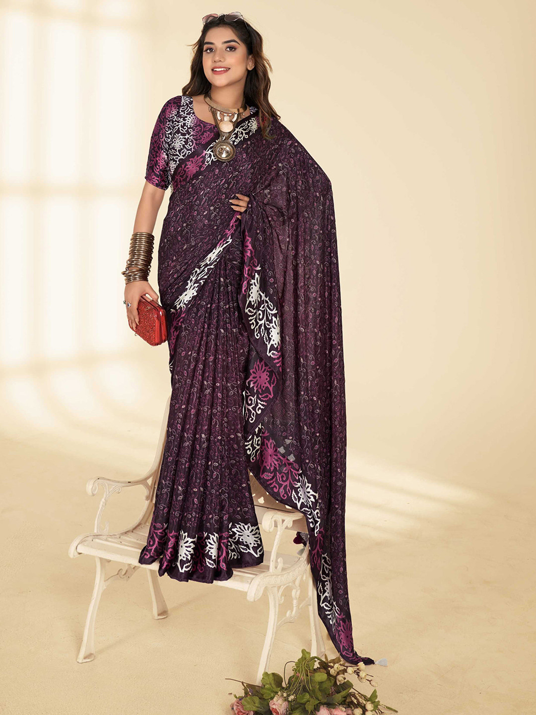 

DIVASTRI Embellished Saree With Blouse Piece, Magenta