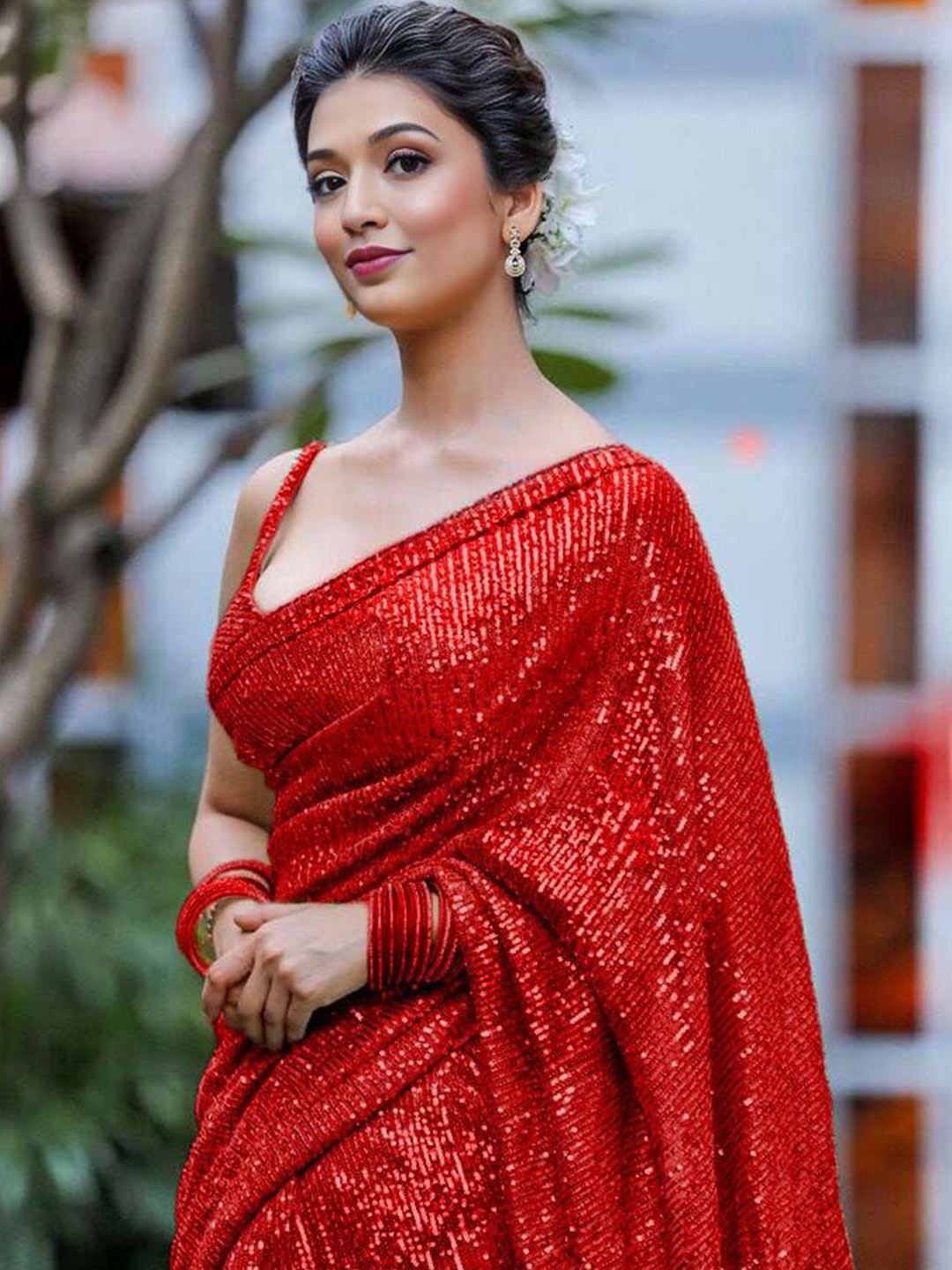 

ANJANI TEXTILE Embellished Sequinned Saree, Red