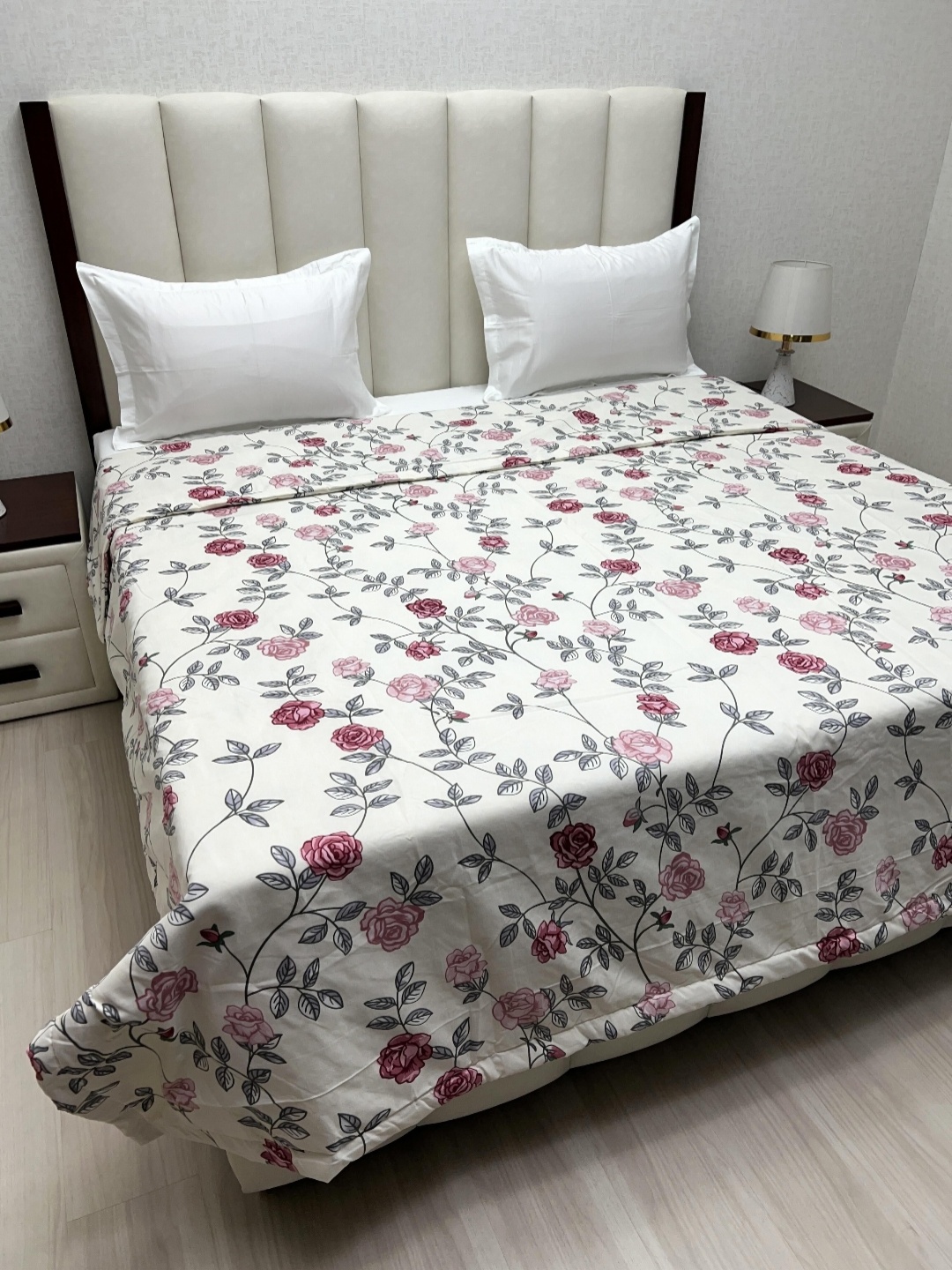 

Pure Decor Comfy White & Pink Floral Printed Microfiber 210 GSM Double Bed Comforter