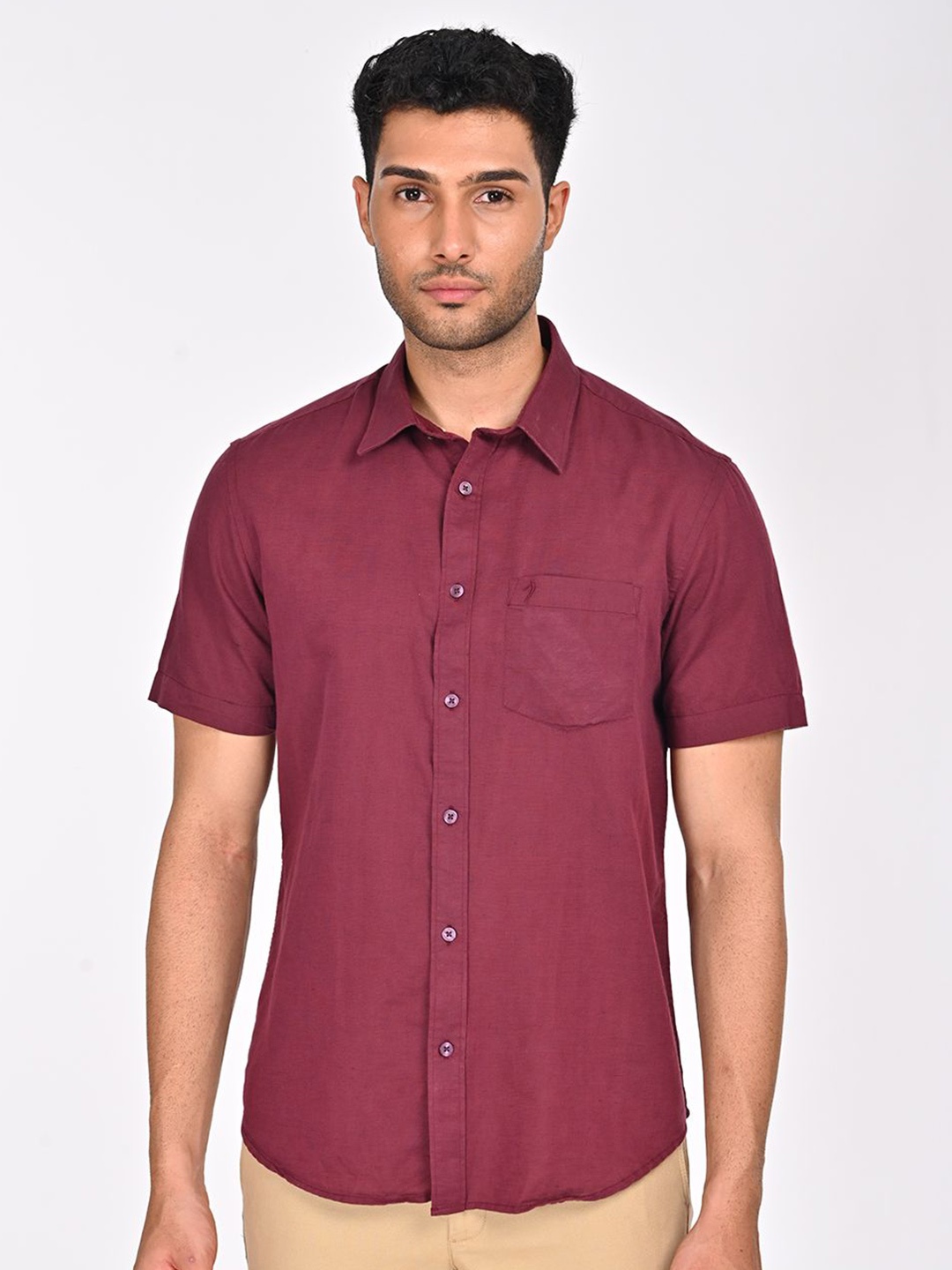 

Indian Terrain Men Classic Fit Spread Collar Solid Cotton Casual Shirt, Burgundy