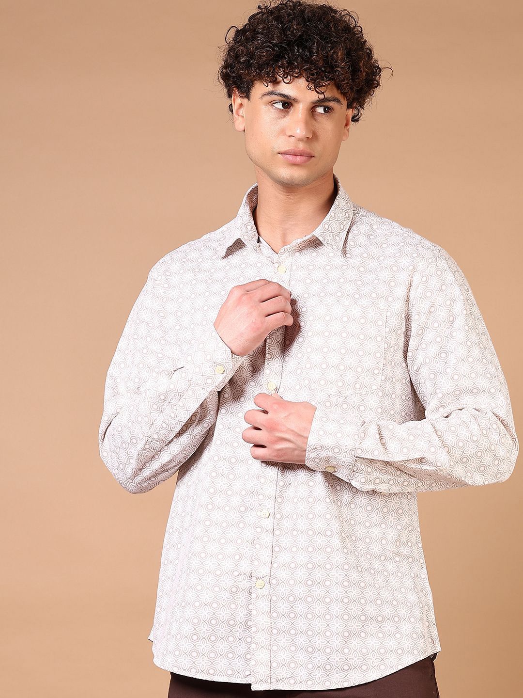 

V-Mart Men Relaxed Fit Spread Collar Floral Printed Cotton Casual Shirt, White