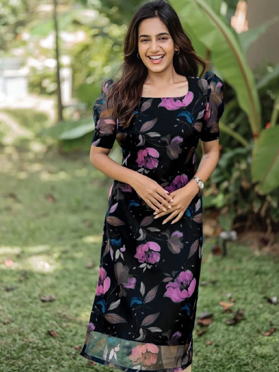 

BINDUDI Floral Printed Square Neck Puffed Sleeves Organza Straight Kurta, Black