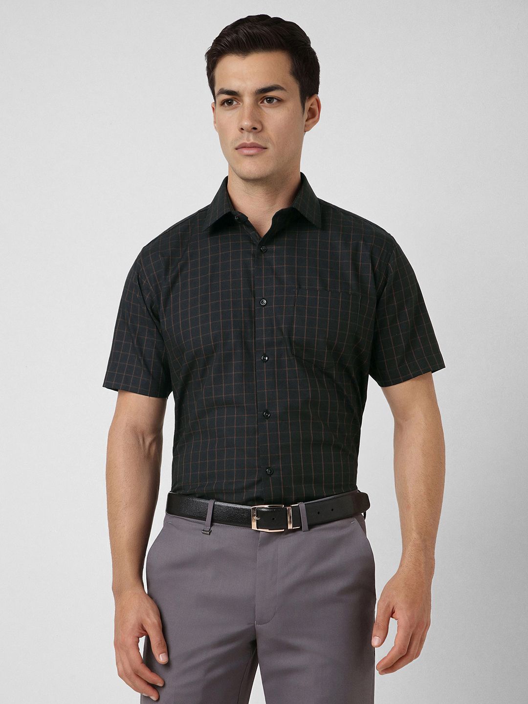 

Van Heusen Men Spread Collar Checked Cotton Formal Shirt, Black