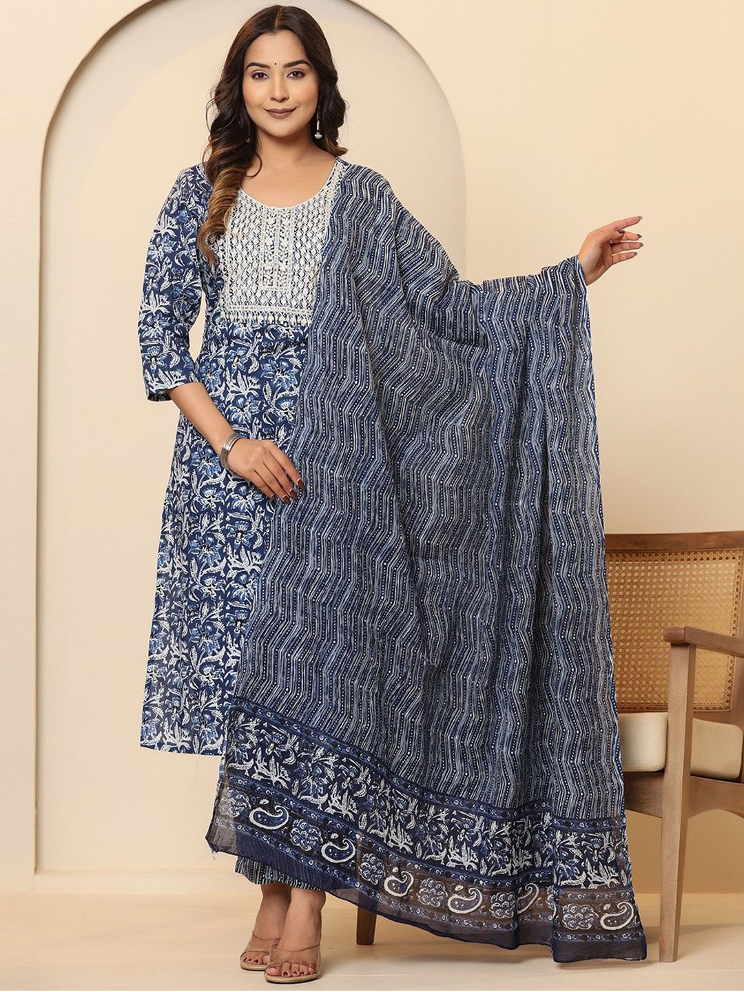 

PRIVIE Floral Printed Regular Pure Cotton Straight Kurta with Trousers & Dupatta, Blue