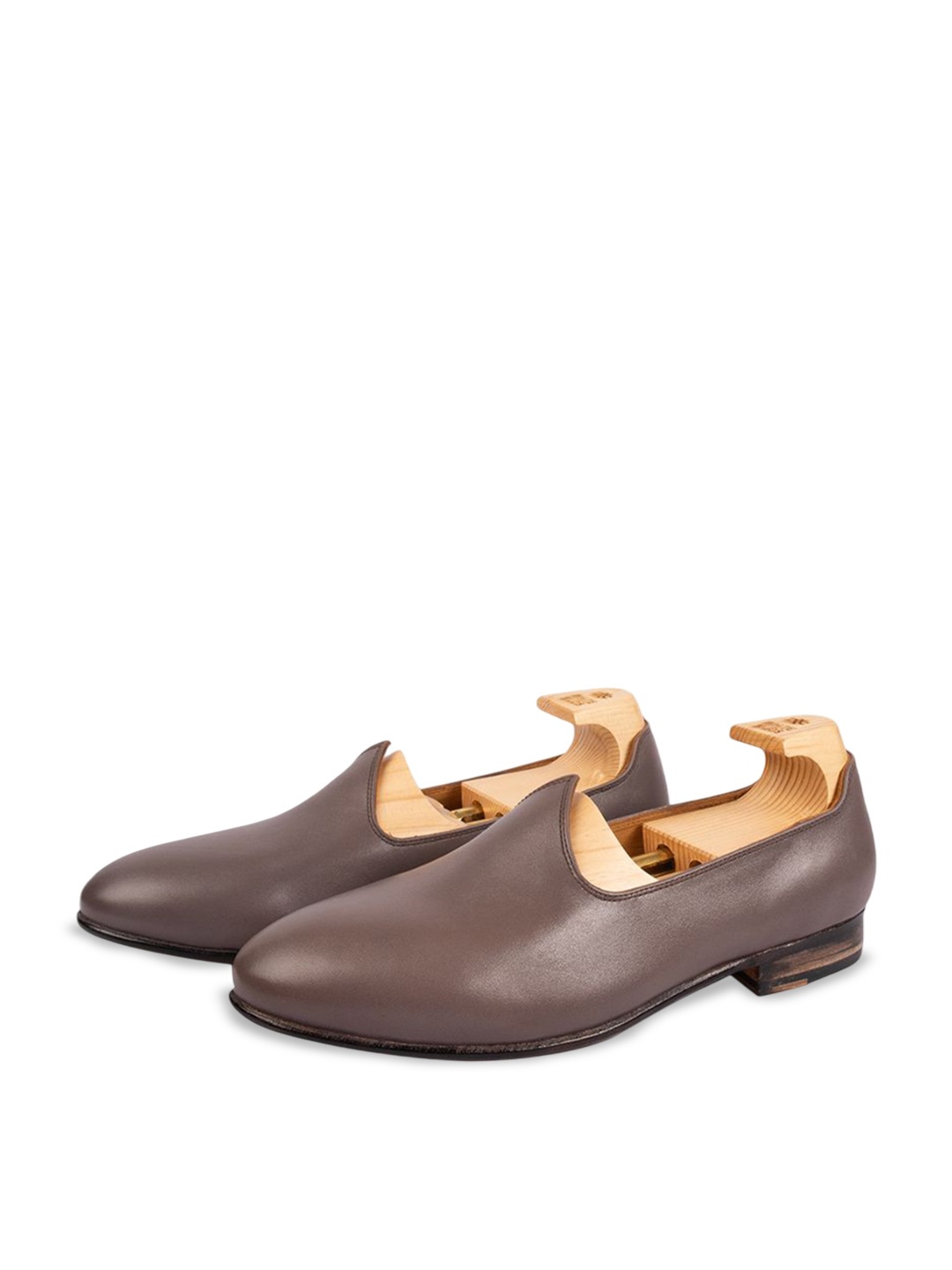 

Whitemuds Men Sirohi Leather Slip On Jutties, Grey
