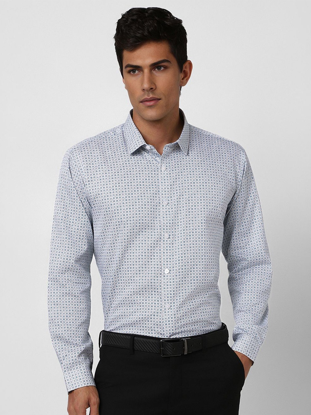 

V Dot Men Slim Fit Spread Collar Abstract Printed Cotton Casual Shirt, White