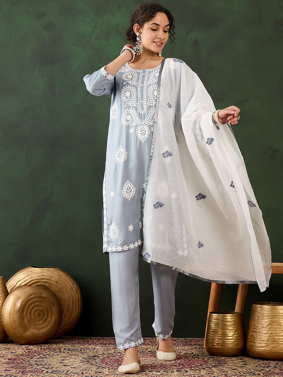 

MANVAA Paisley Embroidered Round Neck kurta With Trousers And Dupatta, Grey