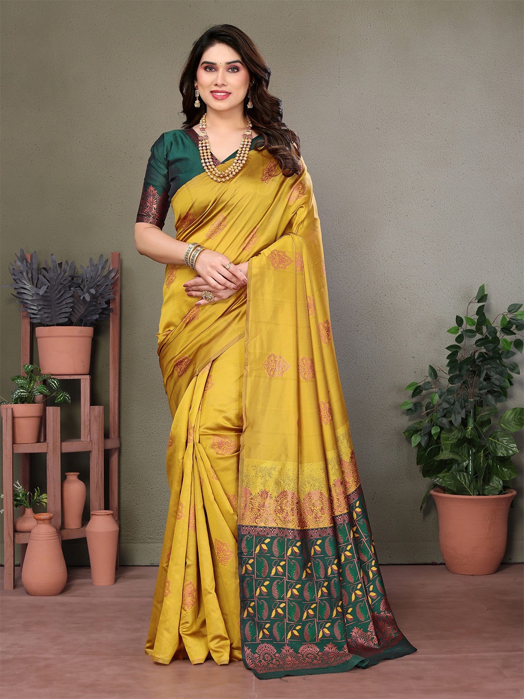 

VEDANT VASTRAM Woven Design Zari Banarasi Saree, Mustard