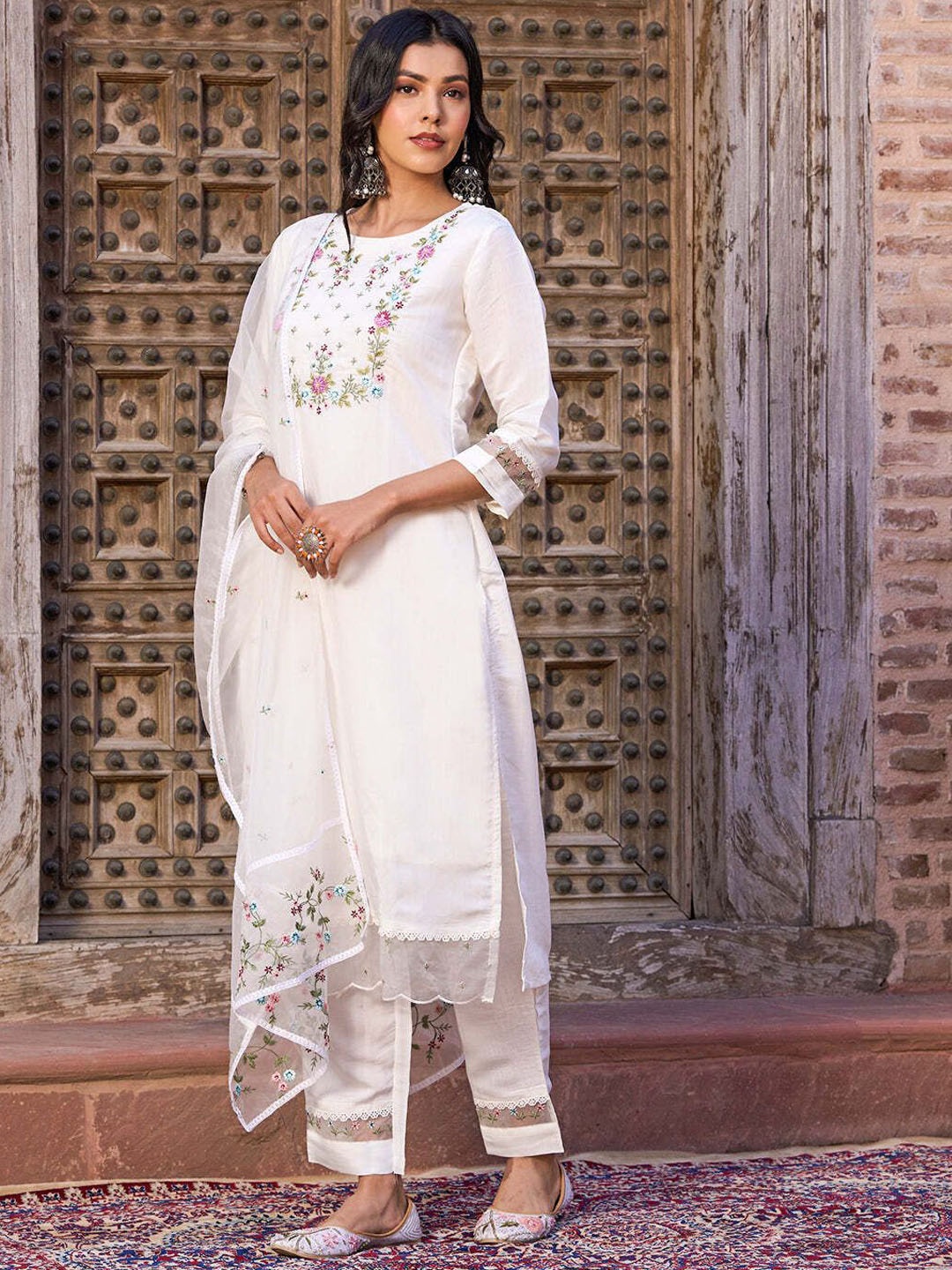 

DIVASTRI Women Floral Embroidered Regular Kurta with Trousers & With Dupatta, White