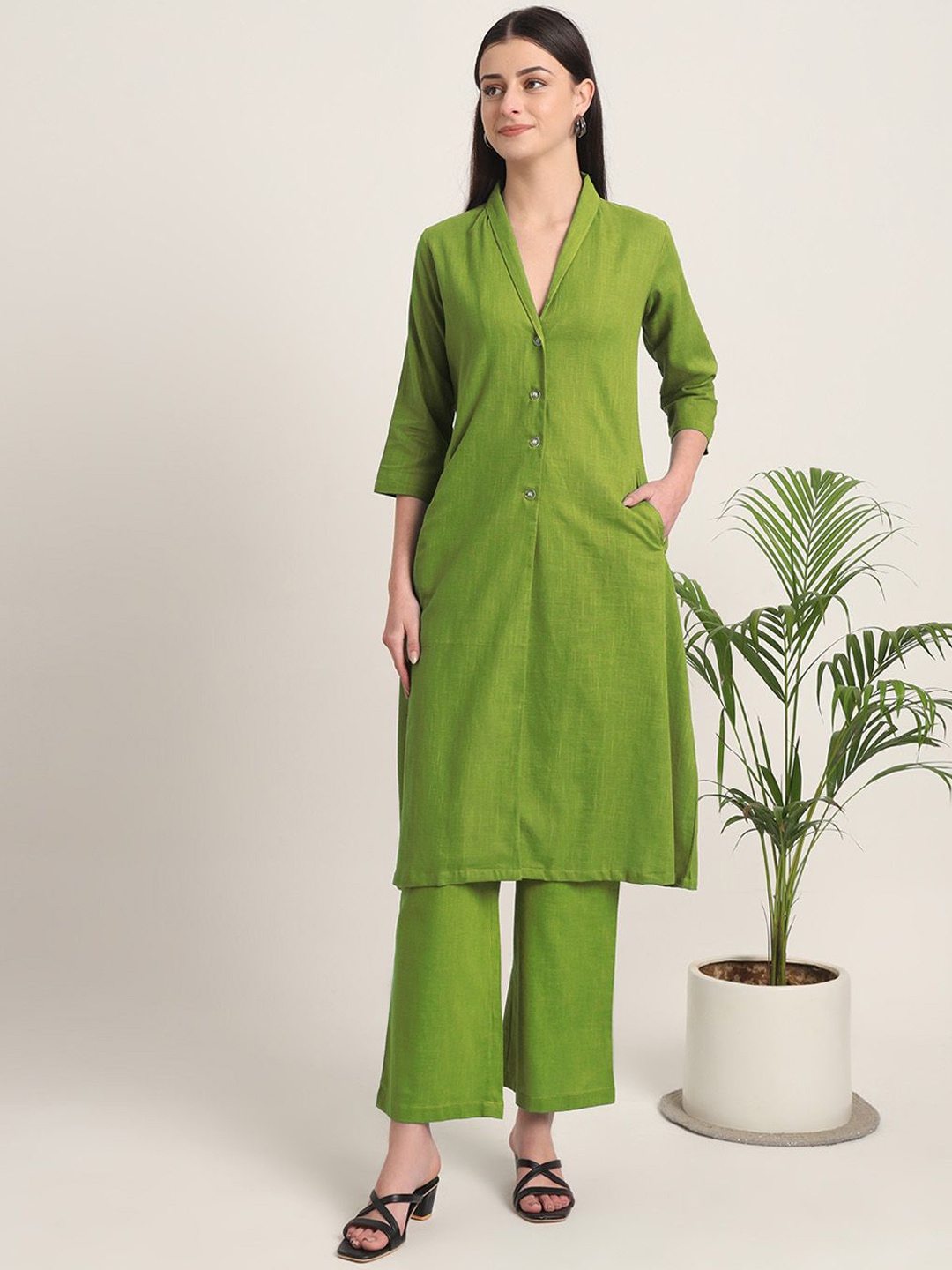 

Thevasa Shawl Neck Pure Cotton Kurta With Trousers, Green