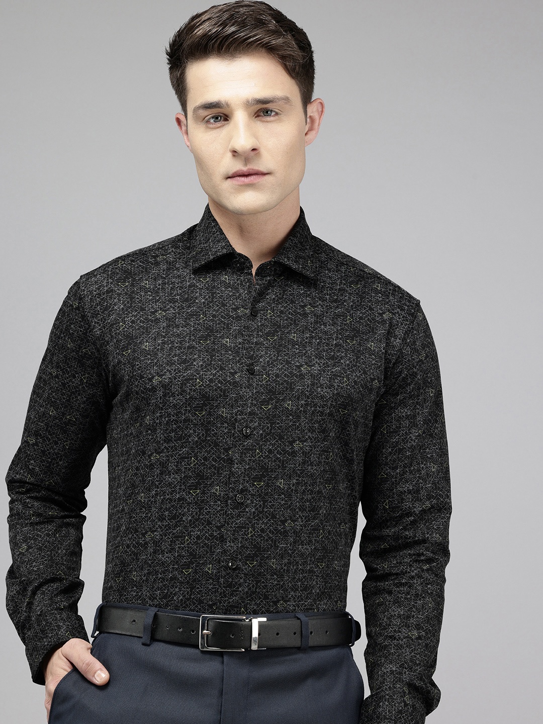 

Van Heusen Slim Fit geometric Printed Pure Cotton Formal Shirt, Black