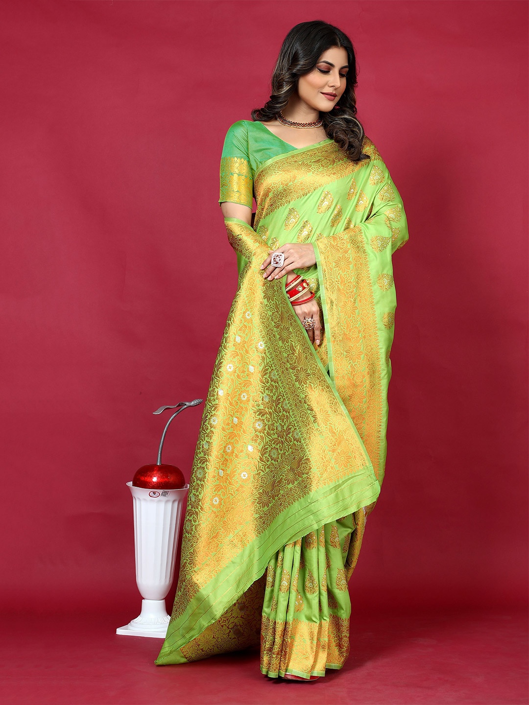 

Kandora Woven Design Zari Pure Silk Paithani Saree, Lime green