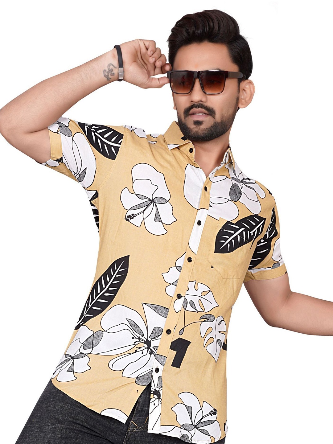 

Metronaut Men Regular Fit Spread Collar Floral Printed Casual Shirt, Khaki