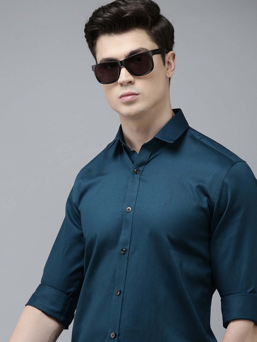

V Dot Men Slim Fit Opaque Casual Shirt, Teal