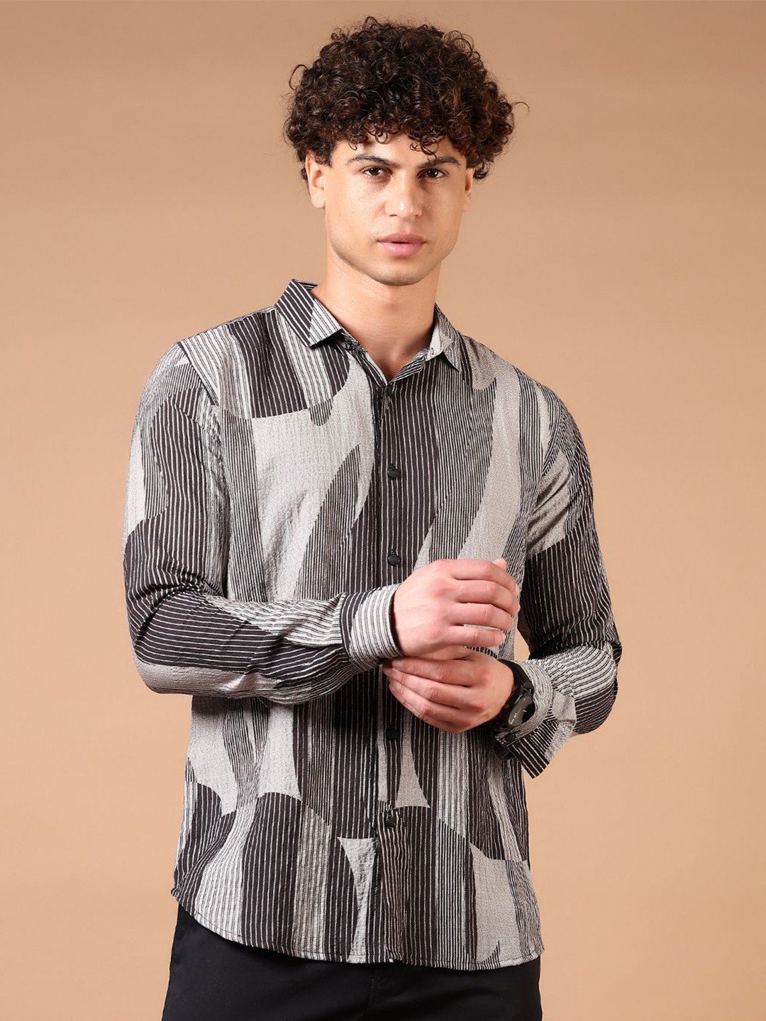 

V-Mart Men Relaxed Fit Spread Collar Vertical Striped Cotton Casual Shirt, Grey