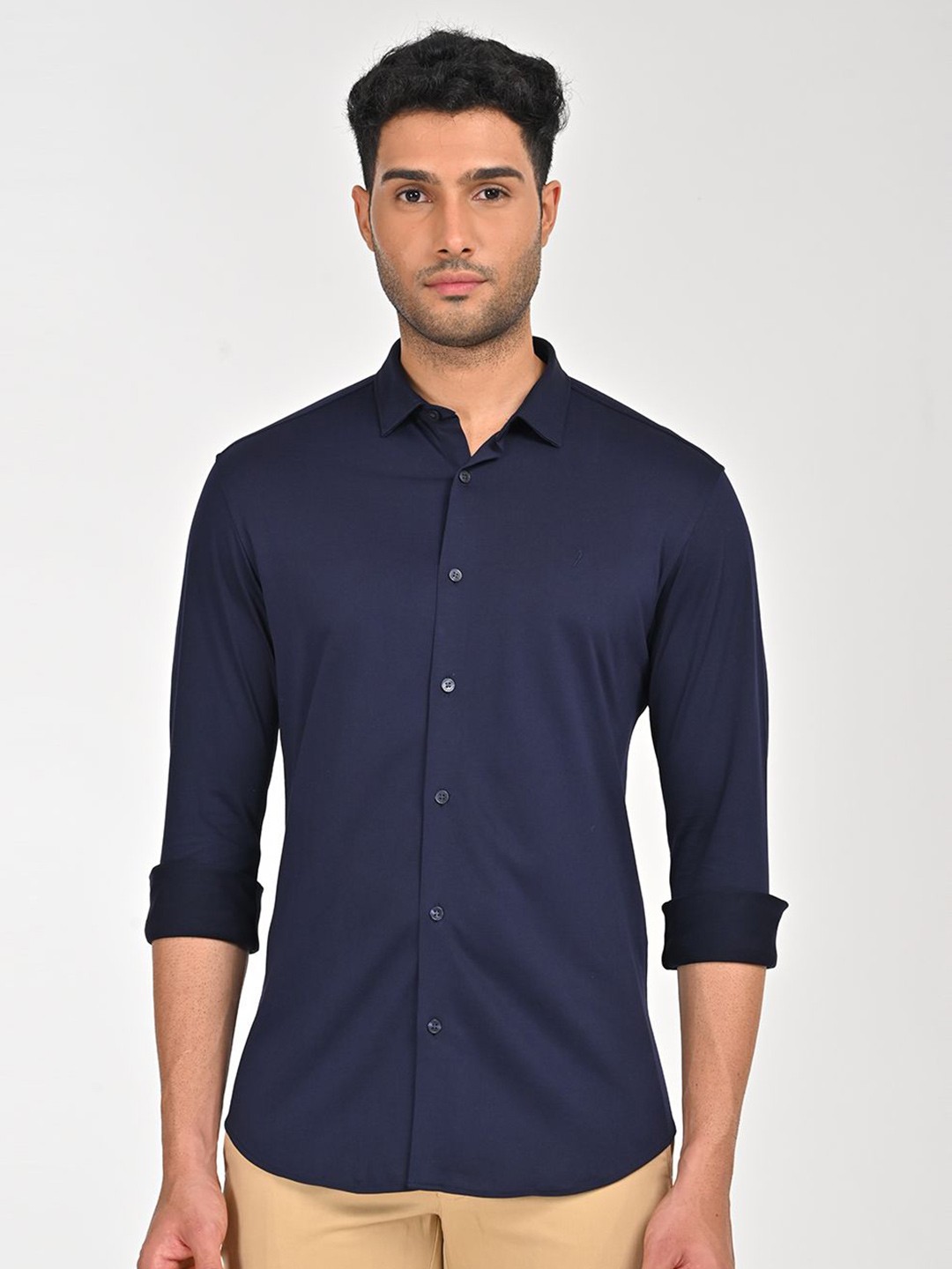 

Indian Terrain Men Classic Fit Spread Collar Solid Cotton Casual Shirt, Navy blue