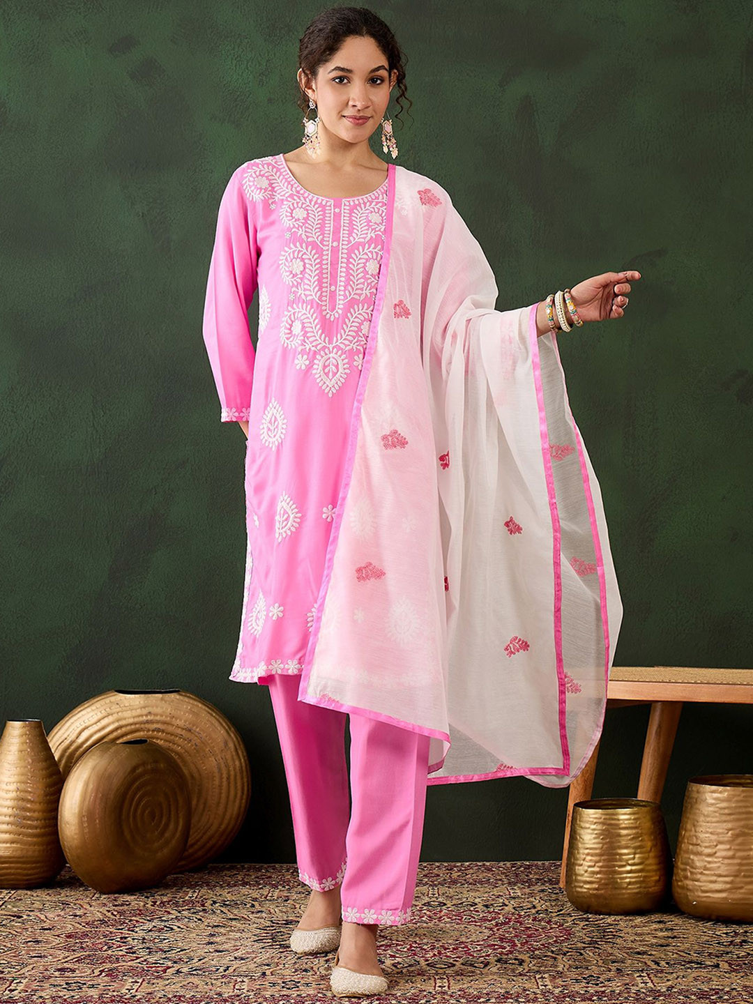 

MANVAA Paisley Embroidered Round Neck kurta With Trousers And Dupatta, Pink