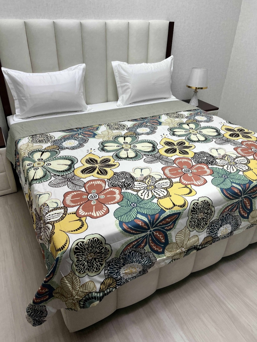 

Pure Decor Comfy Fur White Floral 350 GSM Microfiber AC Room Double King Bed Comforter