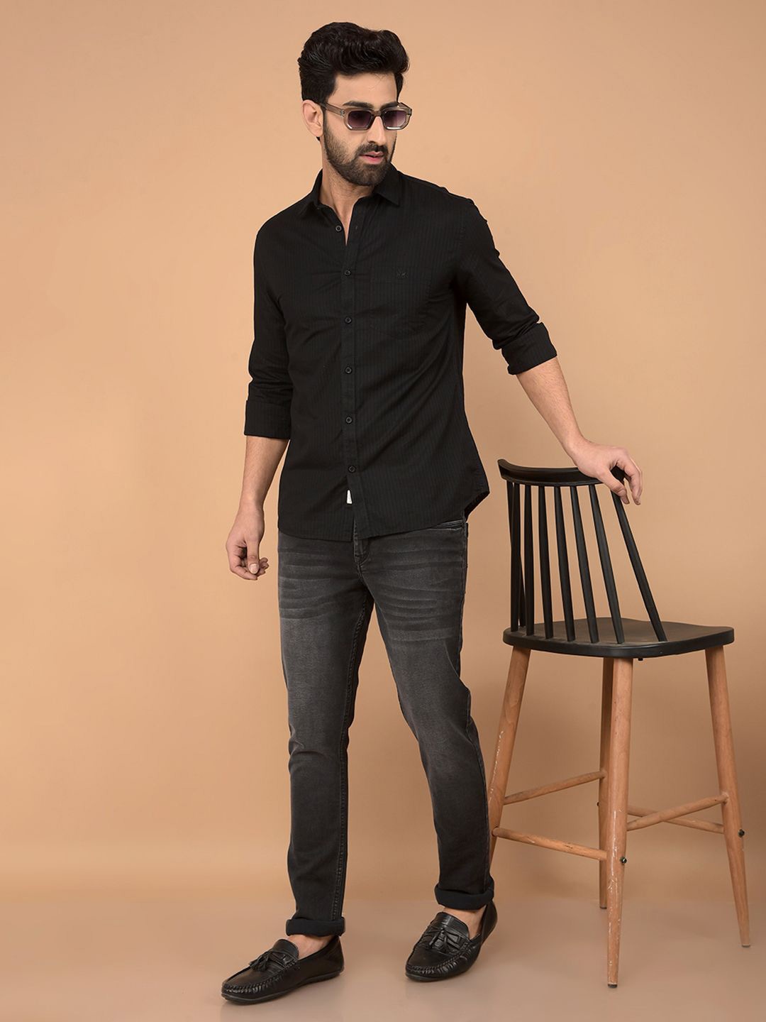

Crimsoune Club Men Classic Slim Fit Spread Collar Textured Cotton Casual Shirt, Black
