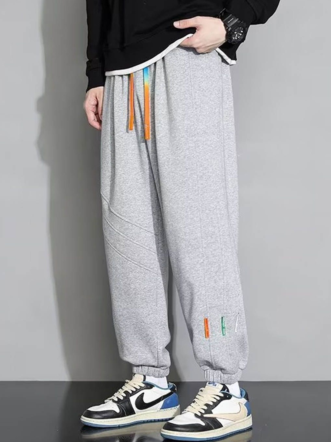 

StyleCast Men Regular Fit Mid-Rise Joggers Trousers, Grey