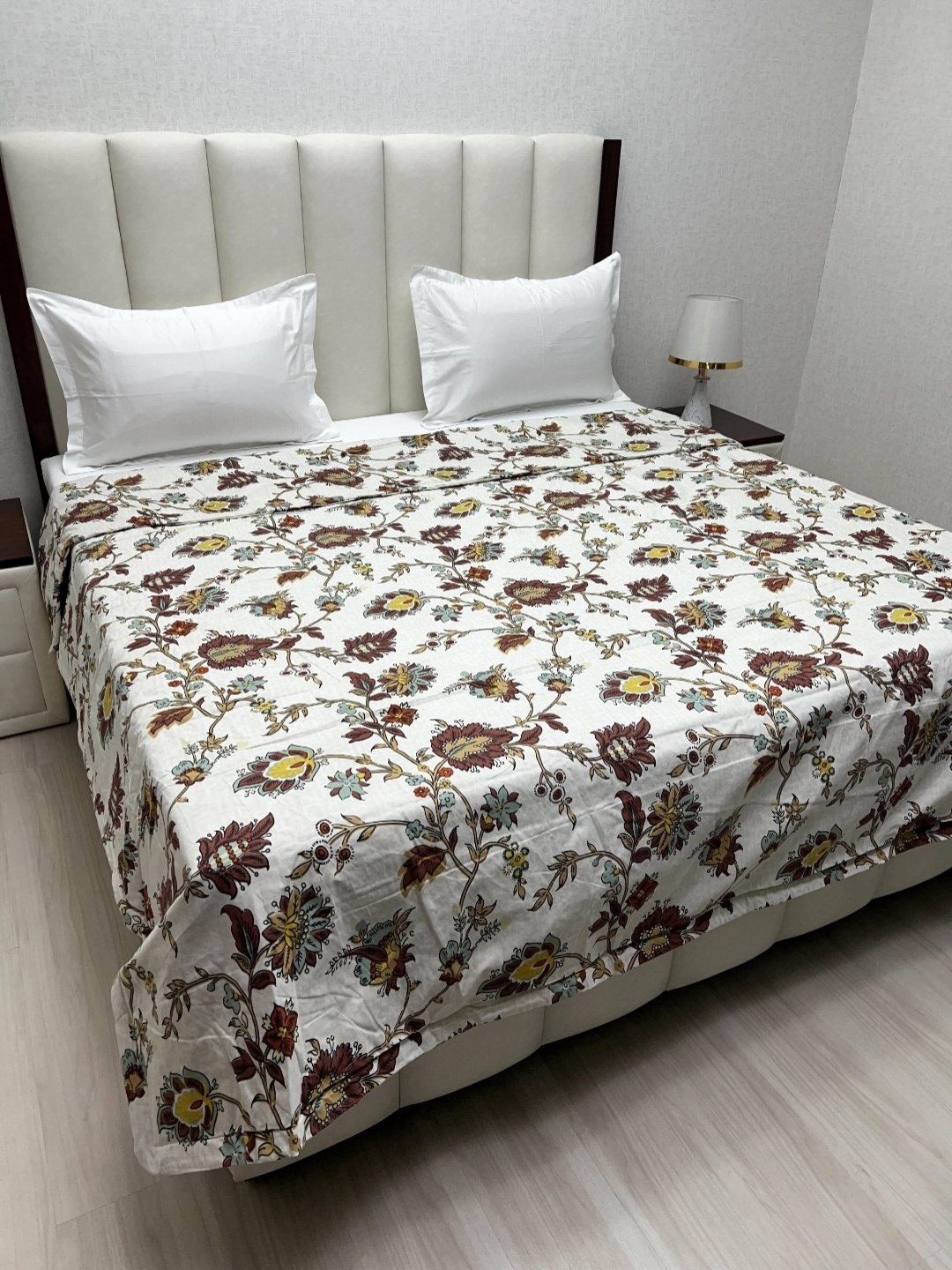 

Pure Decor Comfy White Printed 350 GSM Microfiber AC Room Double King Bed Comforter
