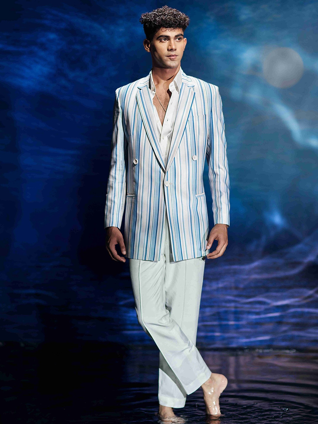 

Eleven Brothers Azure Twill Striped Notched Lapel Collar Single Breasted Blazer, White