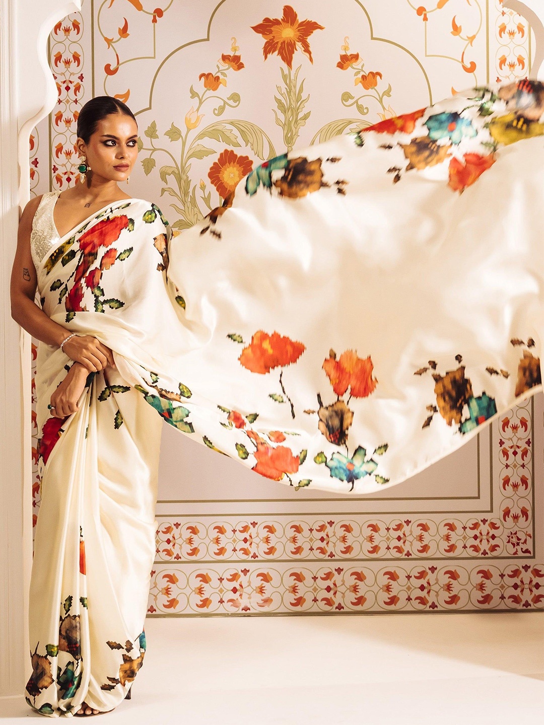 

Vintro Floral Satin Saree With Blouse Piece, White