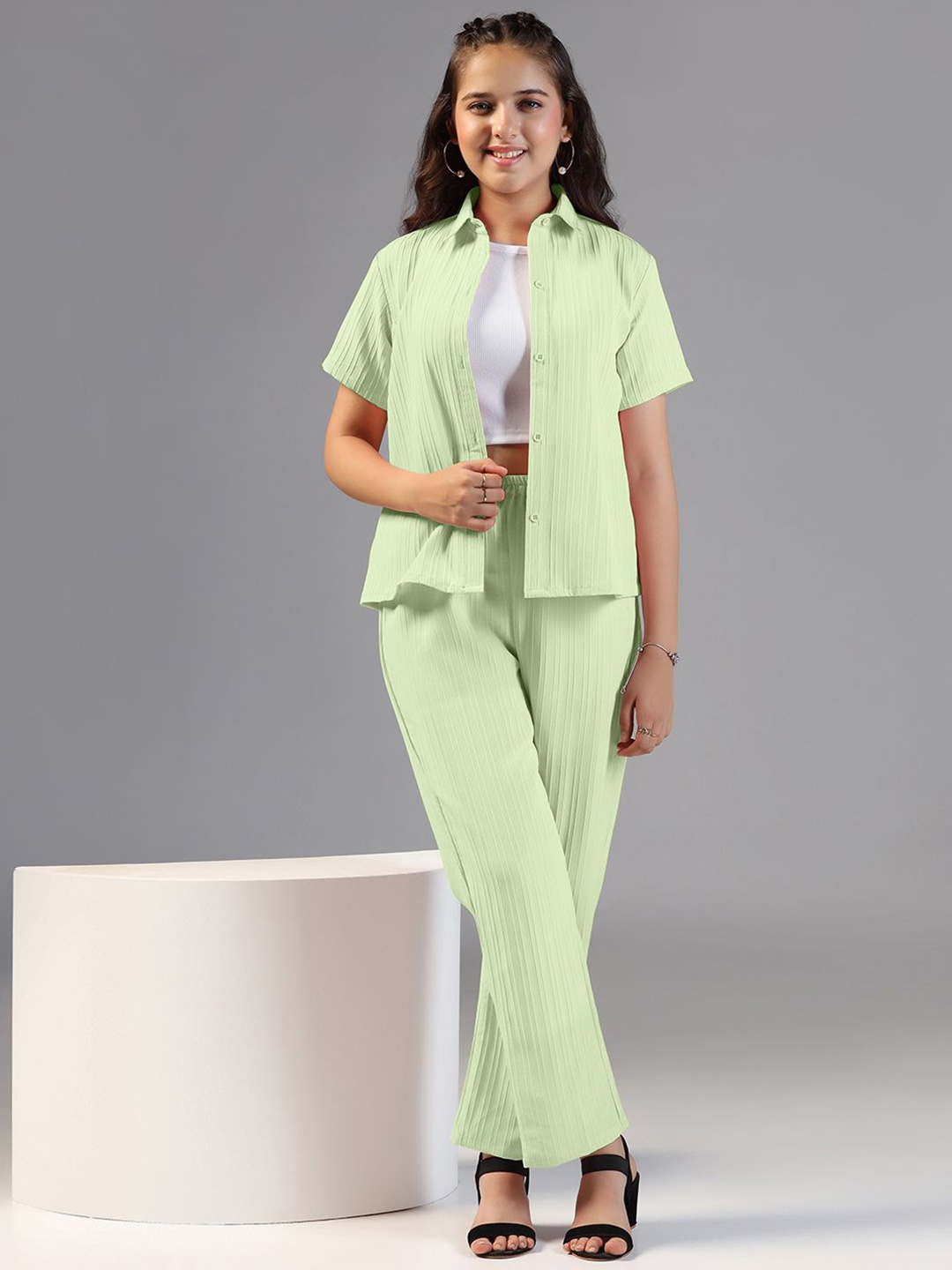 

YK Girls Short Sleeves Shirt With Trousers And T-Shirt, Green