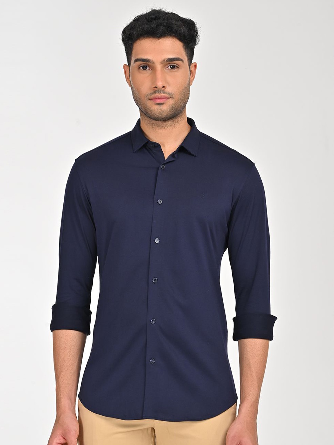 

Indian Terrain Men Classic Fit Spread Collar Solid Cotton Casual Shirt, Navy blue