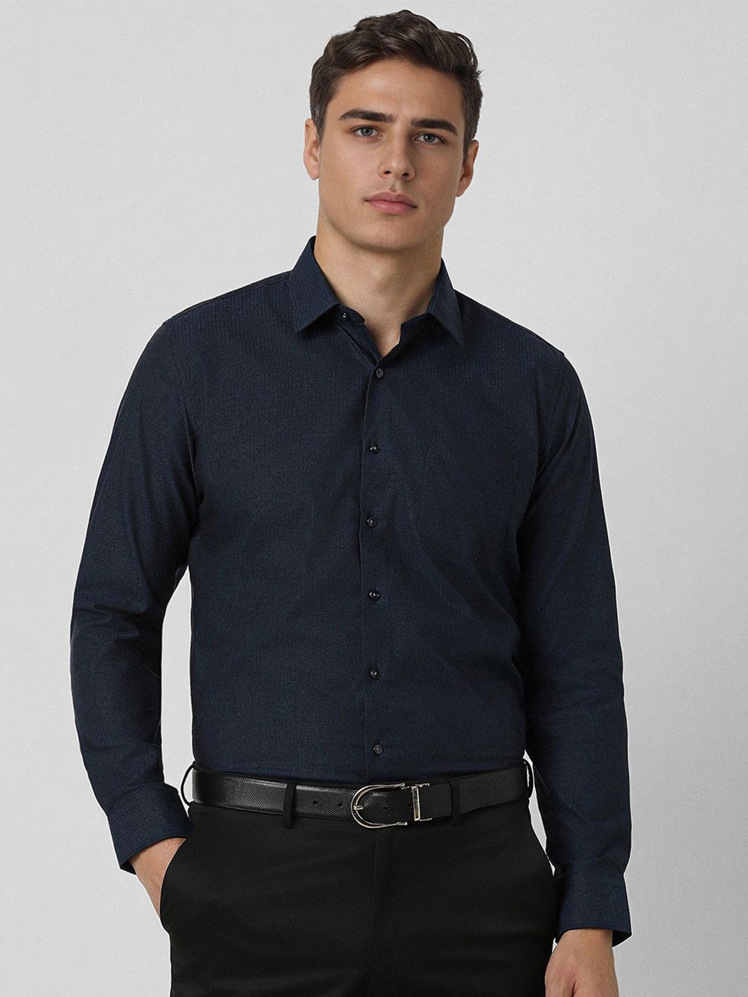 

Van Heusen Men Slim Fit Spread Collar Vertical Striped Cotton Formal Shirt, Navy blue