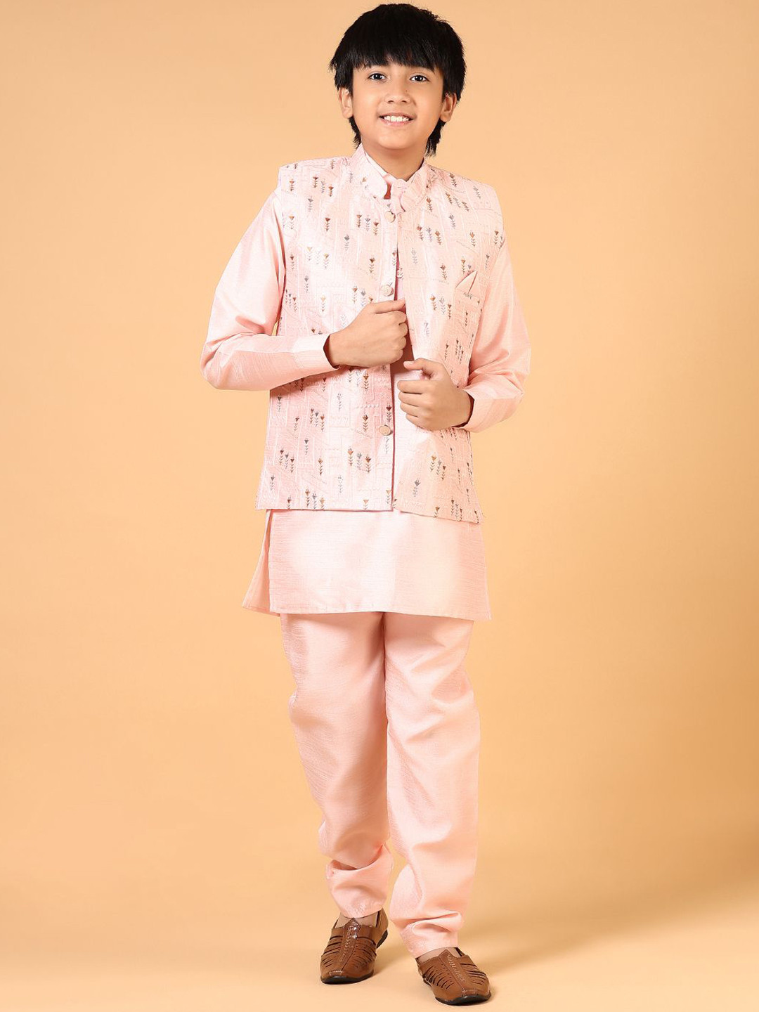 

V-Mart Boys Mandarin Collar Pure Cotton Straight Kurta With Pyjamas & Jacket, Peach