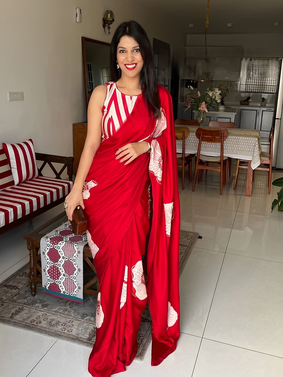 

Vintro Floral Satin Saree, Red