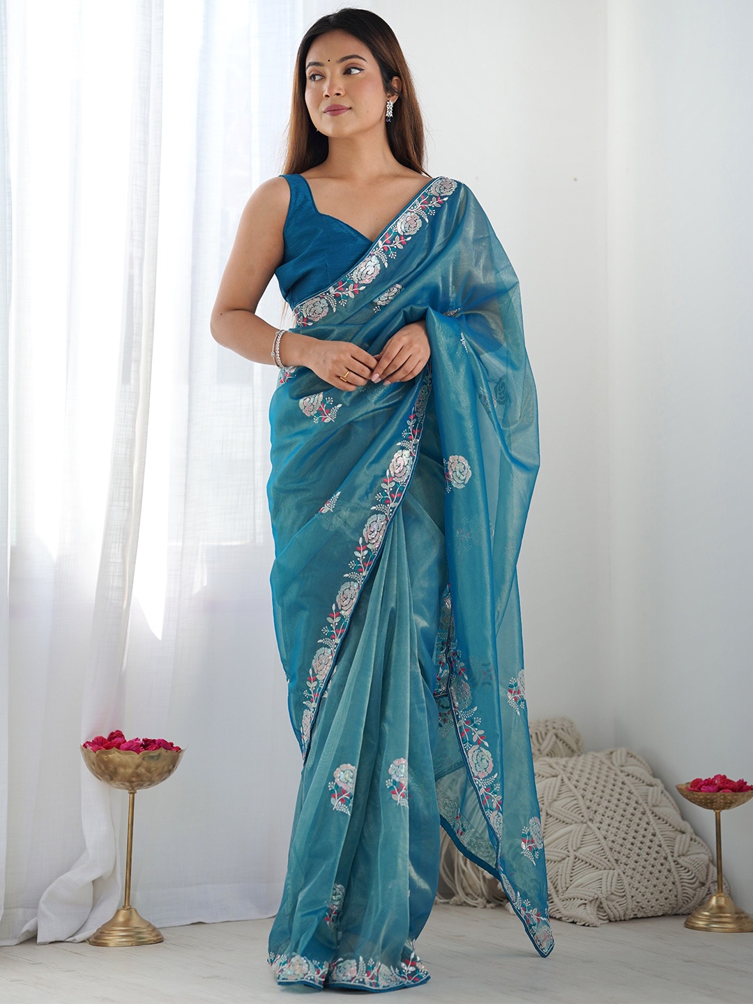 

VARNI FABRICS Embellished Sequinned Net Saree, Teal