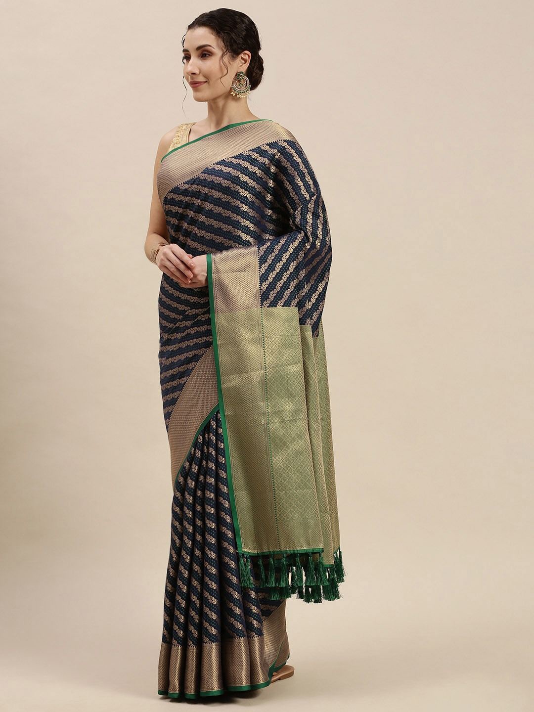 

DIVASTRI Floral Woven Design Zari Banarasi Saree, Navy blue