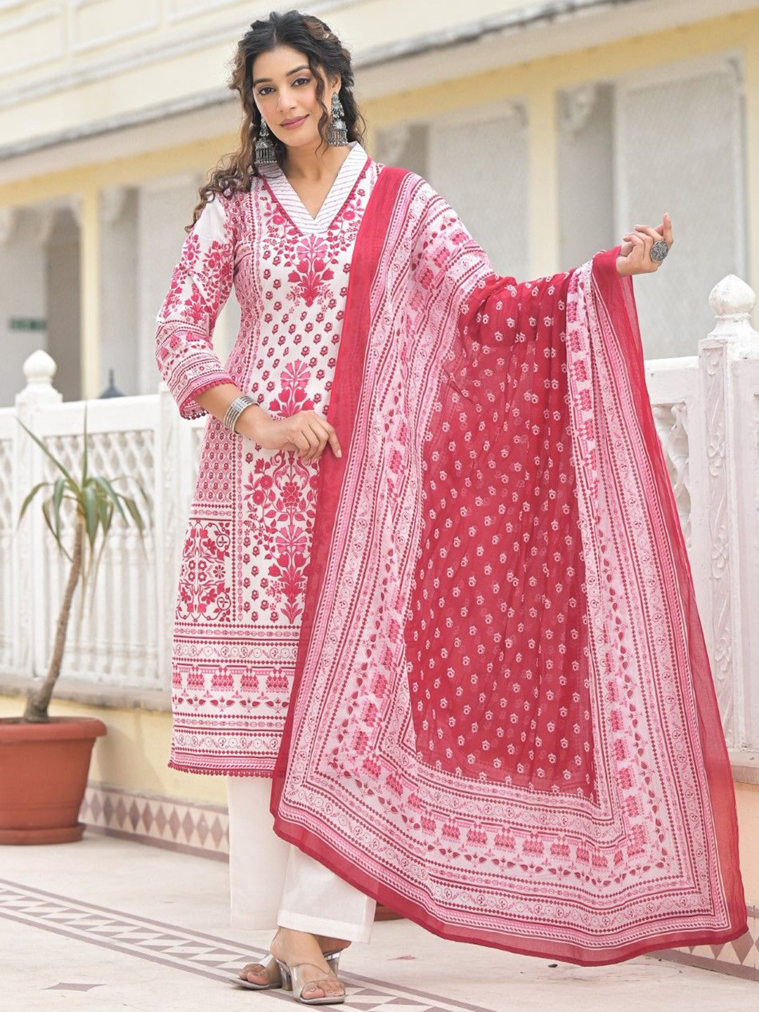 

AUTUMN LANE Floral Printed V-Neck Pure Cotton Kurta With Palazzo And Dupatta, Red