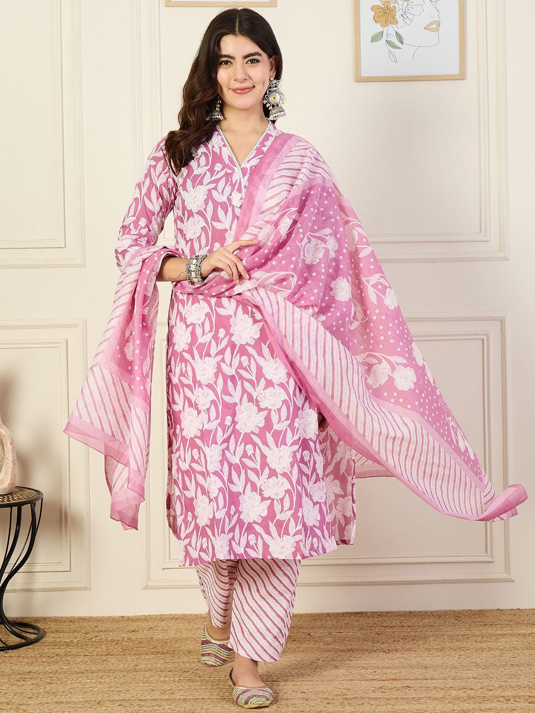 

KLOSIA Floral Printed V-Neck Straight Kurta With Trousers And Dupatta, Pink